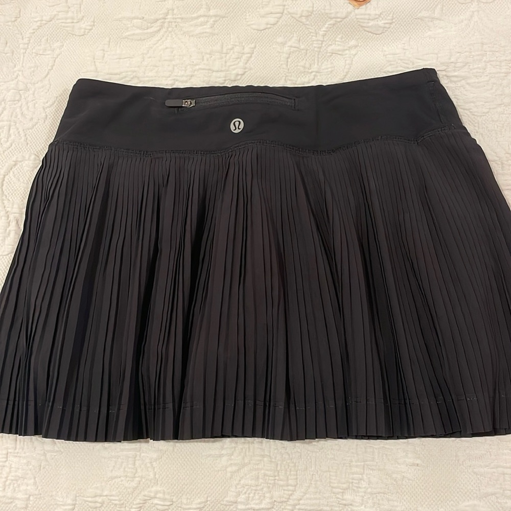Black lululemon skirt